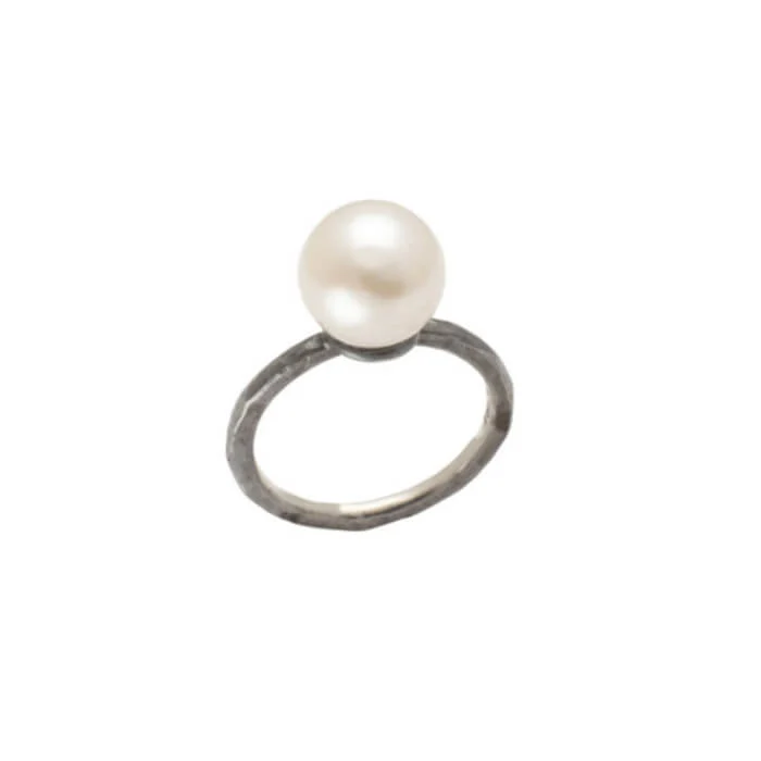 Heiring – Rustik ring m. ferskvandsperle – Oxideret sølv